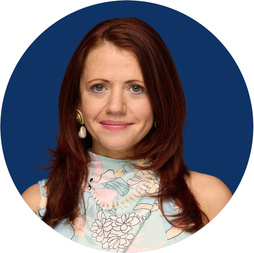 Klebanow_Laura_headshot-circle-navy